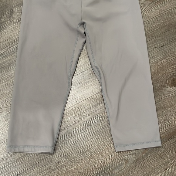 Gymshark Leggings Women Gray Athletic Pants High Waist Cropped Capri Gym - Picture 3 of 7